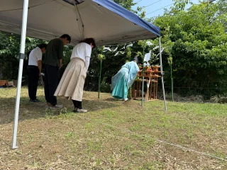 「招き屋根の家」地鎮祭が執り行われました。